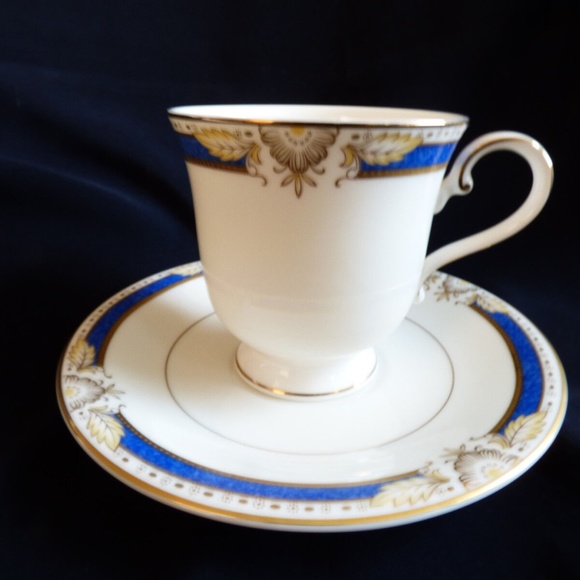 Mikasa Grimaldi Porcelain gold & cobalt blue Footed Tea Cup & Saucer set - Picture 7 of 8